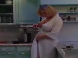 Môj nevlastná matka v the kuchyňa čoskoro ráno hotmoza: dospelé klip video 11 | xhamster