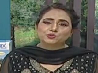 Paquistaní preciosa ramera rida tetas y tense película