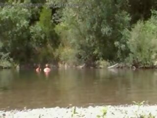 Naturist מבוגר זוג ב ה river, חופשי x מדורג וידאו f3