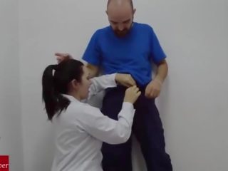 En unge sykepleier suger den hospitalâ´s handyman johnson og recorded it.raf070