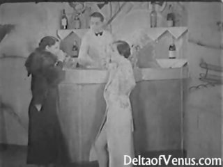 Hiteles archív szex film 1930s - két nő egy férfi hármasban