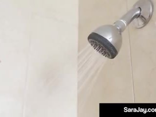 Siłownia nasączone mamuśka sara jay dildo grzywka jej cipka w prysznic