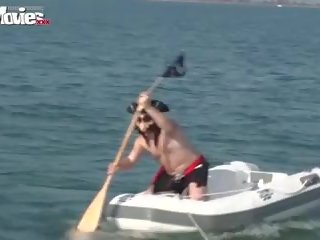 Argëtim tregon gjerman seks kapëse festë në një varkë